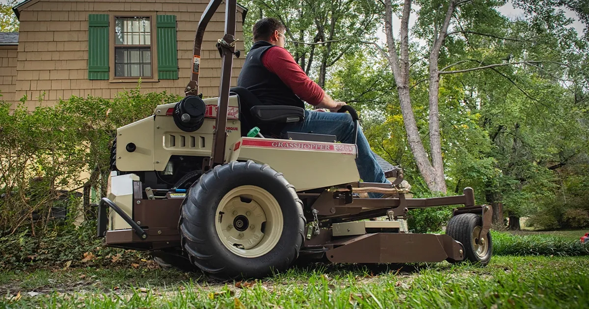 Grasshopper 300 MidMount | High-acerage Commercial Mowers